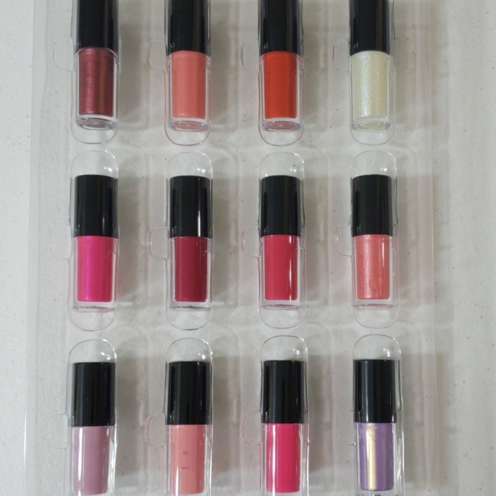 - 12-Day All About Lips Advent Calendar, Cre - Picture 4 of 4